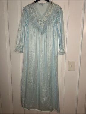 Vintage Stardust Satin-Look Pastel Blue nightgown with Lace and embroidered Trim